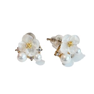 Flower shining in pearls