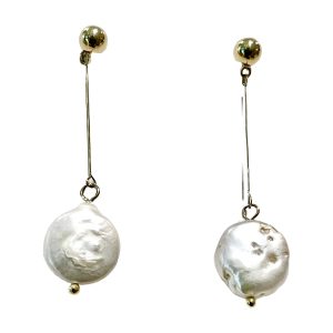 Round white stone on Gold