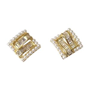 Square in pearls style