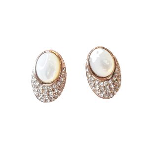 Oval white pearl