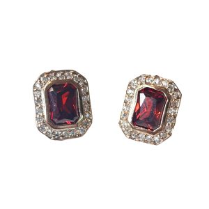 Red garnet gold stud